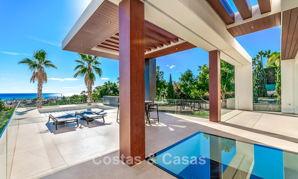 Moderne, architecturale villa met panoramisch zeezicht te koop in een vijfsterren golfresort in Marbella - Benahavis 791731