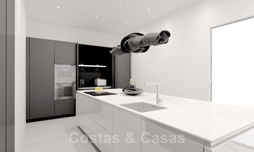 Luxueuze, nieuwbouw villa’s te koop aan de strandzijde met zeezicht in Marbella Oost 44081