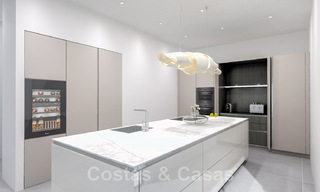 Luxueuze, nieuwbouw villa’s te koop aan de strandzijde met zeezicht in Marbella Oost 44084 