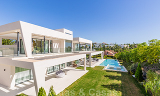 Instapklare, meesterlijke, moderne, hedendaagse villa te koop in Nueva Andalucia, Marbella 39874 