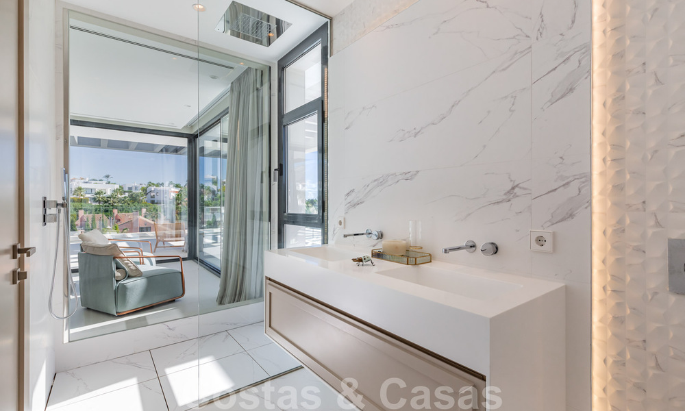 Instapklare, meesterlijke, moderne, hedendaagse villa te koop in Nueva Andalucia, Marbella 39879