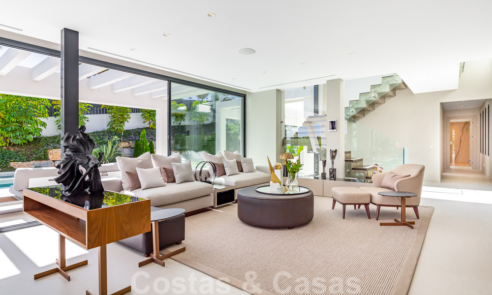 Instapklare, meesterlijke, moderne, hedendaagse villa te koop in Nueva Andalucia, Marbella 39889