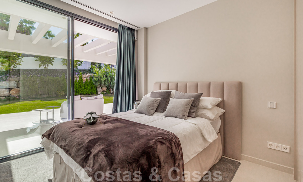 Instapklare, meesterlijke, moderne, hedendaagse villa te koop in Nueva Andalucia, Marbella 39897