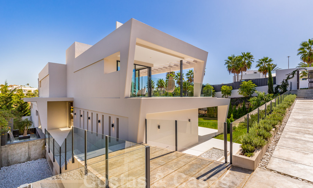 Instapklare, meesterlijke, moderne, hedendaagse villa te koop in Nueva Andalucia, Marbella 39900