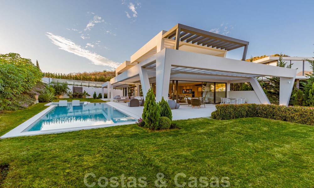 Instapklare, meesterlijke, moderne, hedendaagse villa te koop in Nueva Andalucia, Marbella 39903