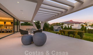 Instapklare, meesterlijke, moderne, hedendaagse villa te koop in Nueva Andalucia, Marbella 39911 