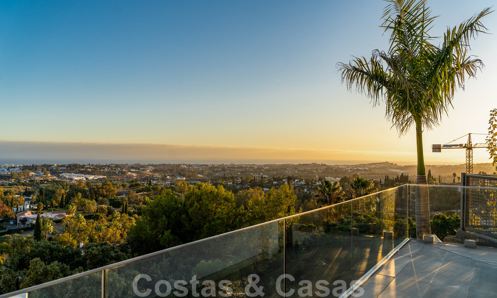 Riante, architecturale villa te koop met spectaculair open zeezicht in een gated community in Benahavis - Marbella 39932