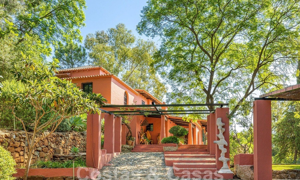 Traditioneel, rustiek landgoed te koop op een riant perceel van meer dan 17.000m² aan de rand van het dorp in het exclusieve Benahavis 55763