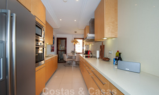 Ruim, luxe appartement te koop met zeezicht, in een eerstelijnstrand complex op de New Golden Mile tussen Marbella en Estepona 39997 