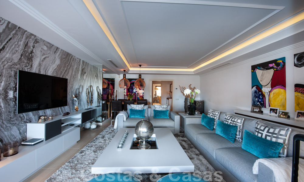 Ruim, luxe appartement te koop met zeezicht, in een eerstelijnstrand complex op de New Golden Mile tussen Marbella en Estepona 39999