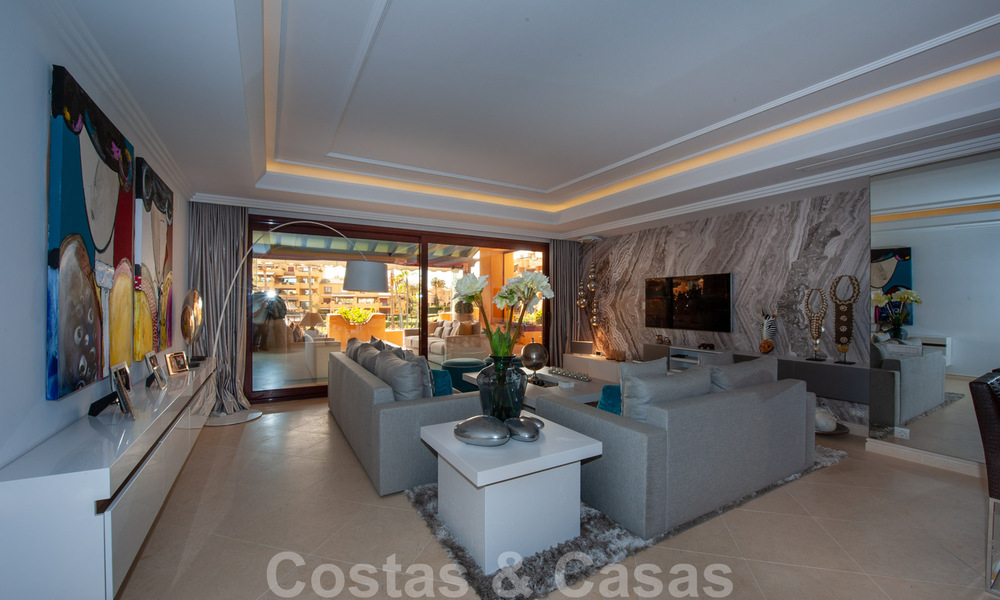 Ruim, luxe appartement te koop met zeezicht, in een eerstelijnstrand complex op de New Golden Mile tussen Marbella en Estepona 40001