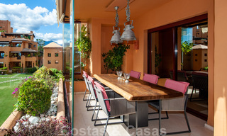 Ruim, luxe appartement te koop met zeezicht, in een eerstelijnstrand complex op de New Golden Mile tussen Marbella en Estepona 40010 