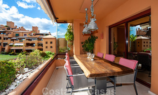 Ruim, luxe appartement te koop met zeezicht, in een eerstelijnstrand complex op de New Golden Mile tussen Marbella en Estepona 40011 