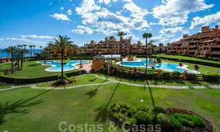 Ruim, luxe appartement te koop met zeezicht, in een eerstelijnstrand complex op de New Golden Mile tussen Marbella en Estepona 40014 