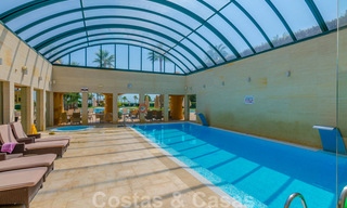Ruim, luxe appartement te koop met zeezicht, in een eerstelijnstrand complex op de New Golden Mile tussen Marbella en Estepona 40024 