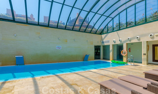 Ruim, luxe appartement te koop met zeezicht, in een eerstelijnstrand complex op de New Golden Mile tussen Marbella en Estepona 40025 