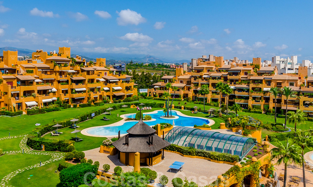 Los Granados del Mar: Exclusieve eerstelijns strand appartementen en penthouses te koop op de New Golden Mile tussen Marbella en Estepona 40036
