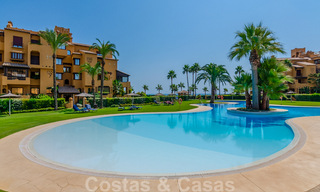 Los Granados del Mar: Exclusieve eerstelijns strand appartementen en penthouses te koop op de New Golden Mile tussen Marbella en Estepona 40046 