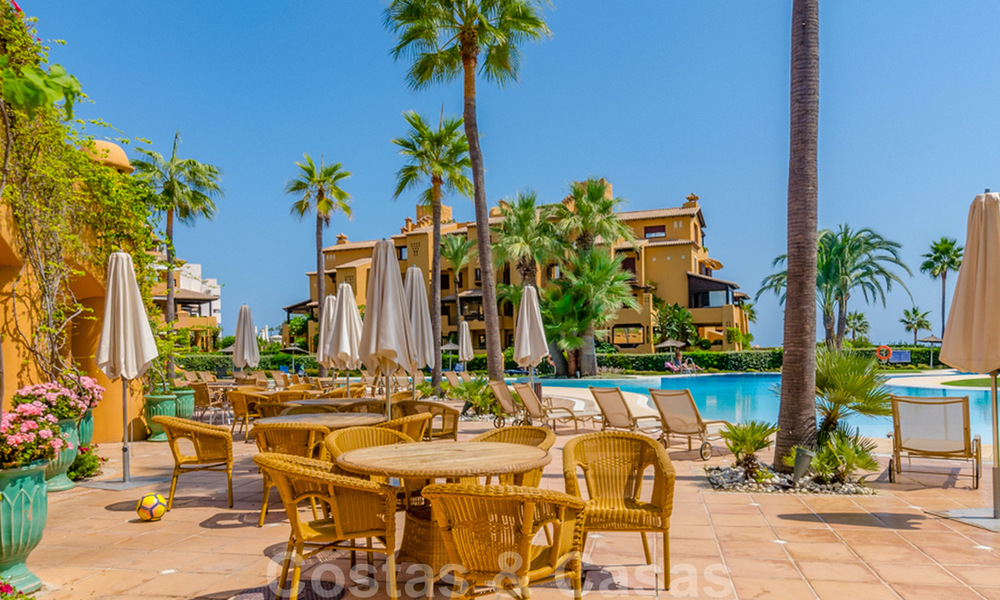 Los Granados del Mar: Exclusieve eerstelijns strand appartementen en penthouses te koop op de New Golden Mile tussen Marbella en Estepona 40047