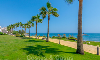 Los Granados del Mar: Exclusieve eerstelijns strand appartementen en penthouses te koop op de New Golden Mile tussen Marbella en Estepona 40049 