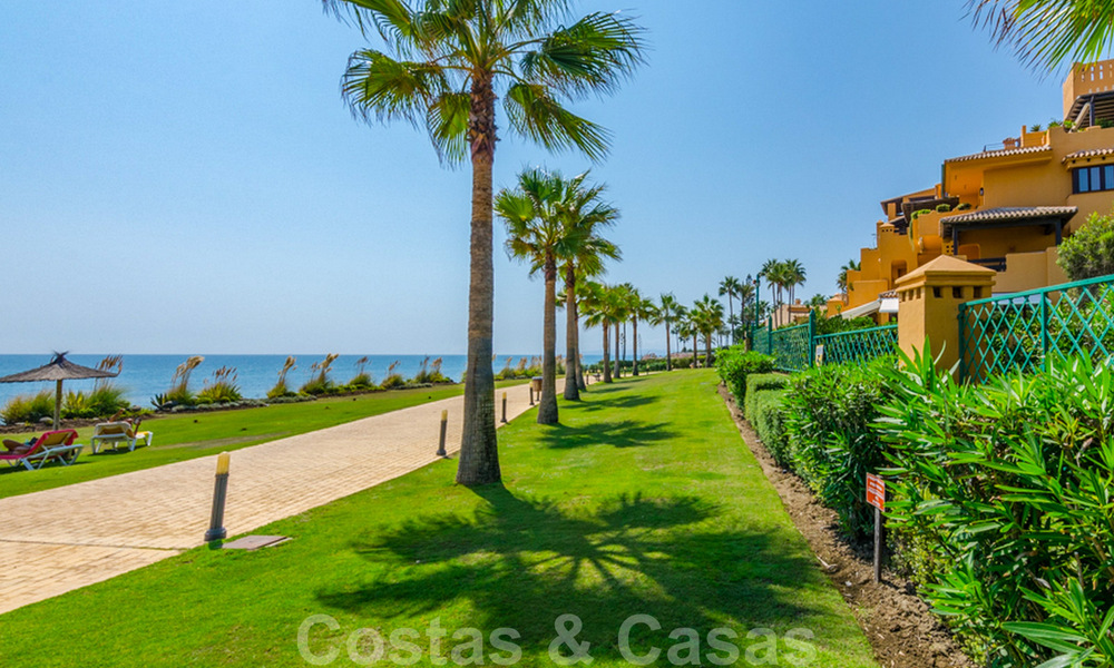 Los Granados del Mar: Exclusieve eerstelijns strand appartementen en penthouses te koop op de New Golden Mile tussen Marbella en Estepona 40051