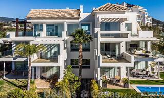 Instapklare, moderne - Andalusische, luxueuze nieuwbouw appartementen te koop met zeezicht in een gated resort in Benahavis - Marbella 40241 