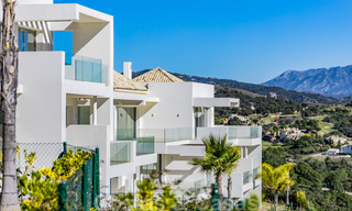 Instapklare, moderne - Andalusische, luxueuze nieuwbouw appartementen te koop met zeezicht in een gated resort in Benahavis - Marbella 40251 