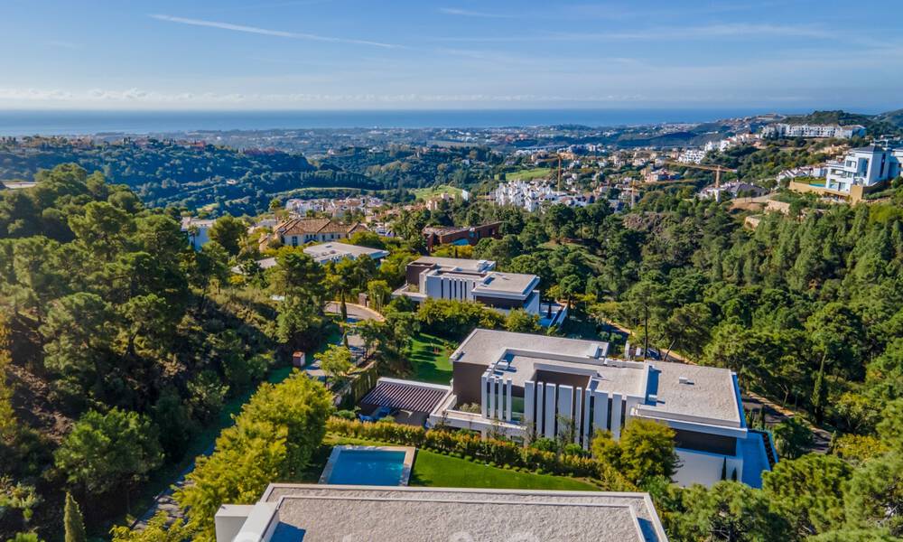 Hypermoderne, architecturale luxevilla te koop in exclusieve urbanisatie in Marbella - Benahavis 40380