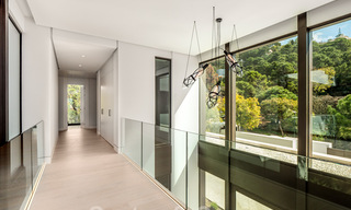 Hypermoderne, architecturale luxevilla te koop in exclusieve urbanisatie in Marbella - Benahavis 40405 