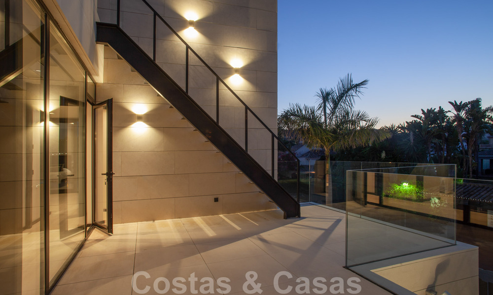 Speciale, architecturale villa te koop in een gated community in Nueva Andalucia, Marbella 40474