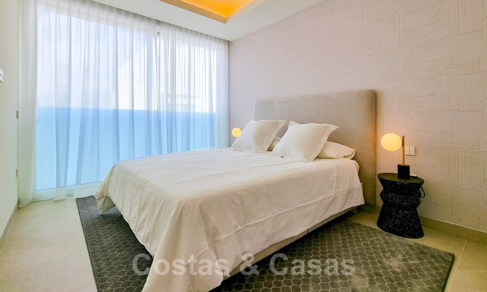 Recent gerenoveerde, luxueuze penthouses te koop, op eerstelijnsstrand met een adembenemend zeezicht, in het centrum van Estepona 40640