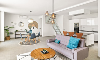 Volledig gerenoveerd penthouse te koop, met panoramisch zeezicht in een eerstelijnstrand complex in West Estepona 41072 