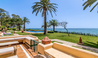 Spaans luxe rijhuis te koop, direct aan zee, in een gated community, met panoramisch zeezicht en op loopafstand van Estepona centrum 40839 