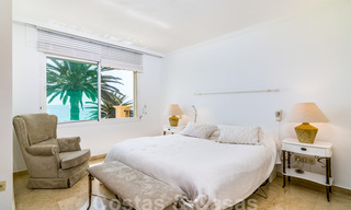 Spaans luxe rijhuis te koop, direct aan zee, in een gated community, met panoramisch zeezicht en op loopafstand van Estepona centrum 40853 