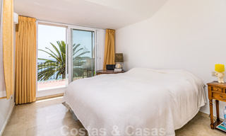 Spaans luxe rijhuis te koop, direct aan zee, in een gated community, met panoramisch zeezicht en op loopafstand van Estepona centrum 40859 