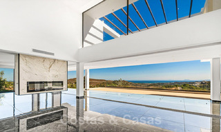 Designer villa te koop met panoramisch zeezicht in een prestigieus golfresort in Benahavis - Marbella 40945 