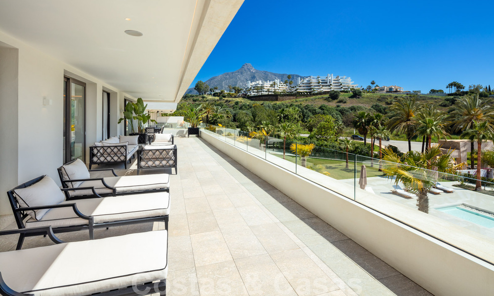 Luxueus, exclusief penthouse met enorm dakterras en eigen zwembad te koop in Marbella, Golden Mile 41104