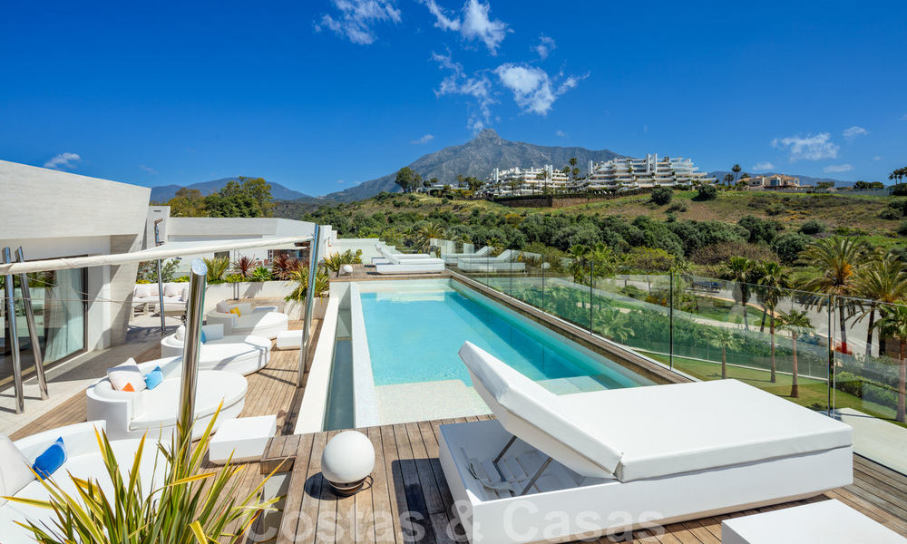 Luxueus, exclusief penthouse met enorm dakterras en eigen zwembad te koop in Marbella, Golden Mile 41108
