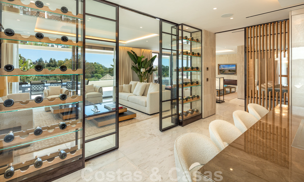Luxueus, exclusief penthouse met enorm dakterras en eigen zwembad te koop in Marbella, Golden Mile 41115