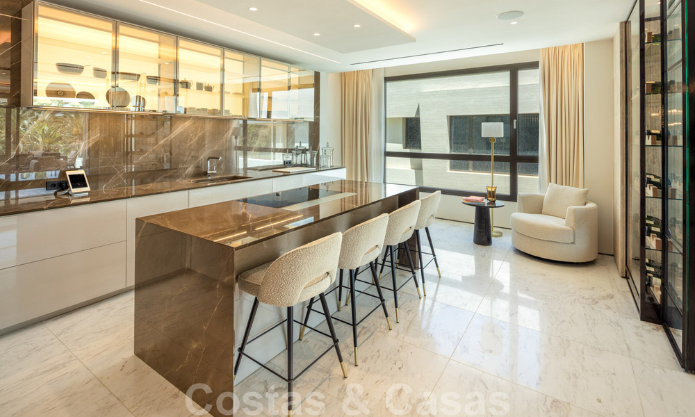 Luxueus, exclusief penthouse met enorm dakterras en eigen zwembad te koop in Marbella, Golden Mile 41117