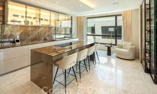 Luxueus, exclusief penthouse met enorm dakterras en eigen zwembad te koop in Marbella, Golden Mile 41117 