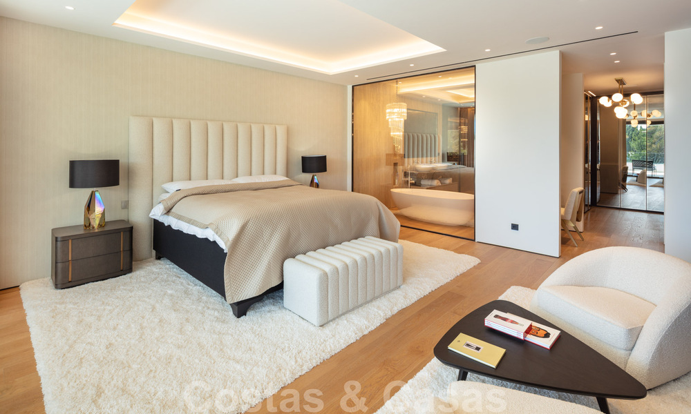 Luxueus, exclusief penthouse met enorm dakterras en eigen zwembad te koop in Marbella, Golden Mile 41120