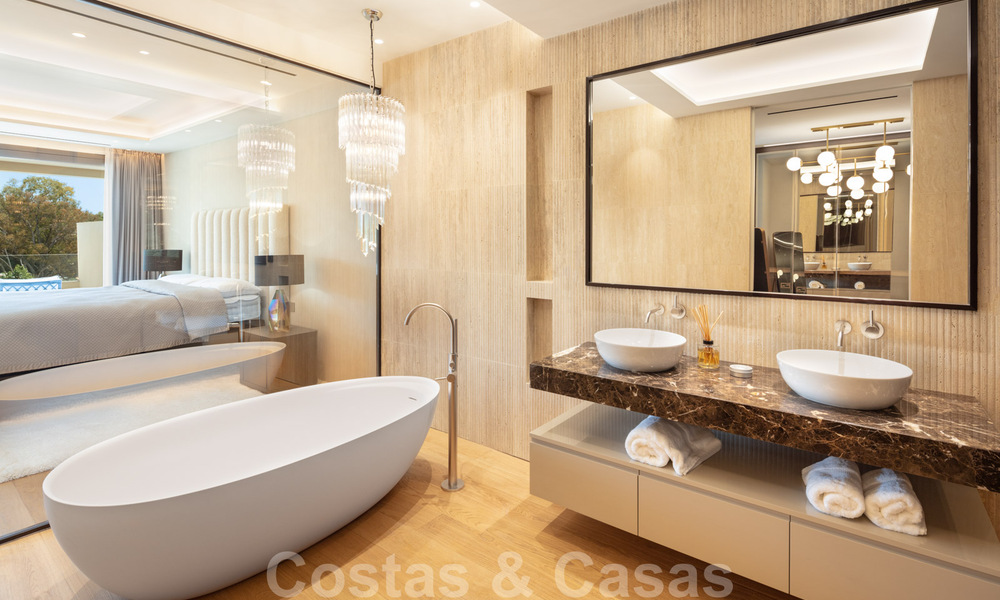 Luxueus, exclusief penthouse met enorm dakterras en eigen zwembad te koop in Marbella, Golden Mile 41122