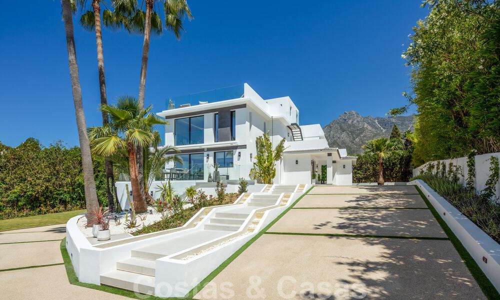 Eigentijdse luxevilla te koop, met panoramisch zicht op zee en de berg La Concha, op de Golden Mile van Marbella 41313