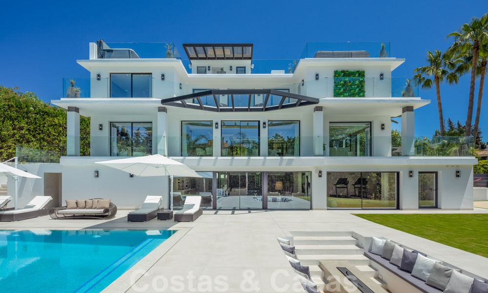 Eigentijdse luxevilla te koop, met panoramisch zicht op zee en de berg La Concha, op de Golden Mile van Marbella 41329
