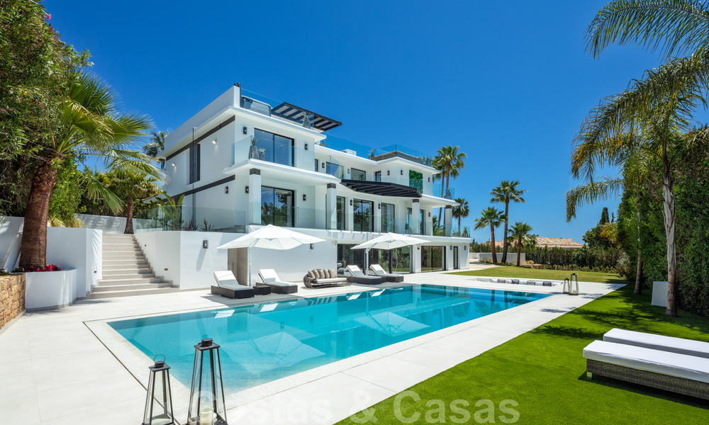Eigentijdse luxevilla te koop, met panoramisch zicht op zee en de berg La Concha, op de Golden Mile van Marbella 41331