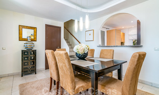 Luxueus, duplex penthouse te koop met panoramisch zeezicht in Benahavis - Marbella 41456 