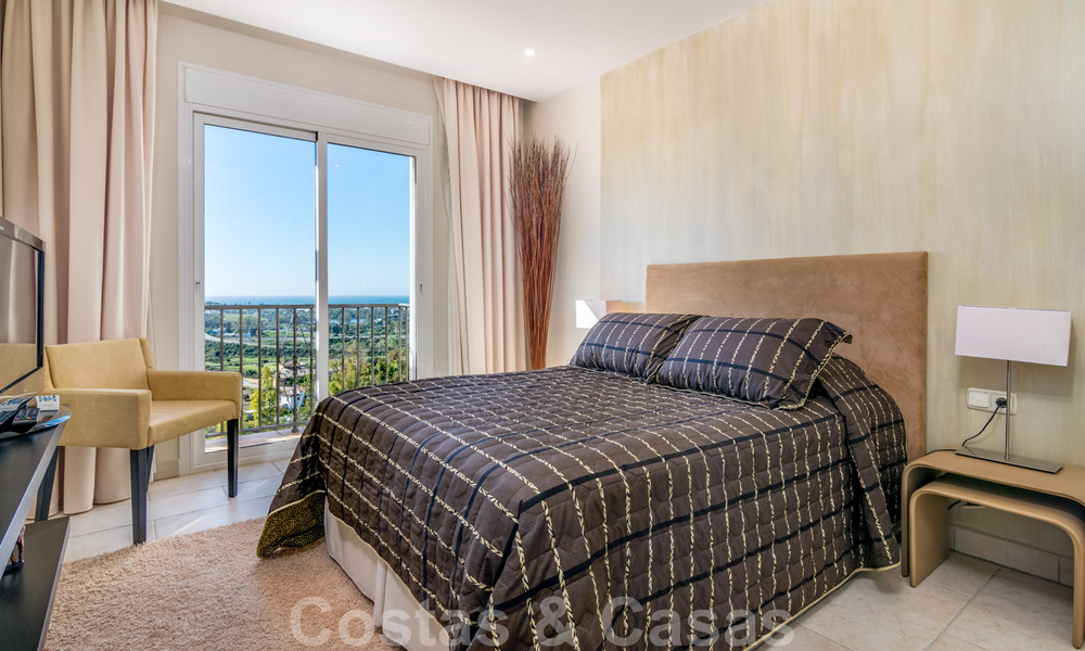 Luxueus, duplex penthouse te koop met panoramisch zeezicht in Benahavis - Marbella 41469