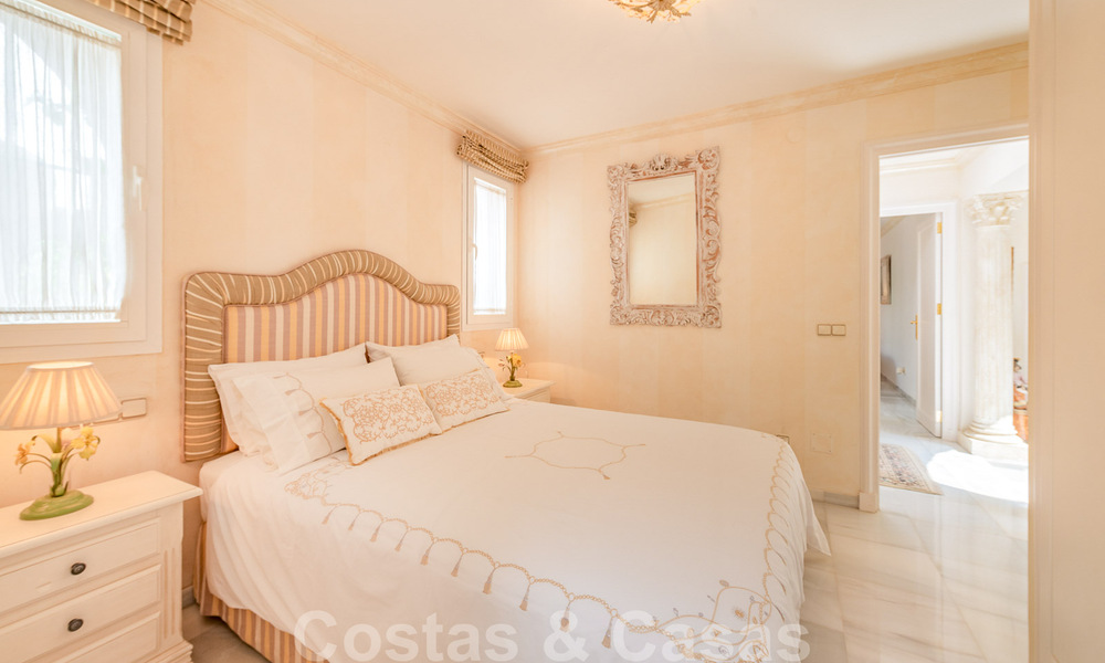 Charmant huis te koop, in een complex direct aan het strand, met prachtig zeezicht op de Golden Mile - Marbella 41661