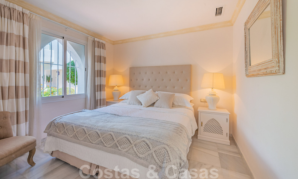 Charmant huis te koop, in een complex direct aan het strand, met prachtig zeezicht op de Golden Mile - Marbella 41663